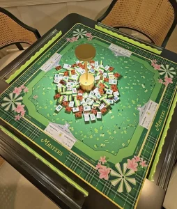 American Mahjong Set Golf Masters Acrylic 160 Mahjong Tiles 4 Player Elegant Game Adult Mahjong Set with Tiles and Mat