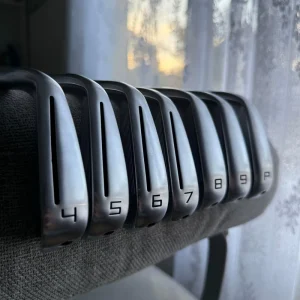China 790 Golf Iron Heads Rubber Grip Forged Stainless Steel Blade 4 P Right Left Handed Women Men Golf Club Iron Set