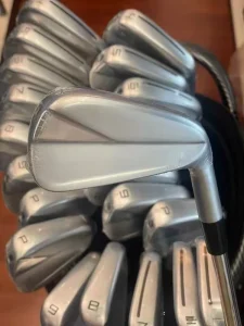 China 790 Golf Iron Heads Rubber Grip Forged Stainless Steel Blade 4-P Right Left Handed Women Men Golf Club Iron Set