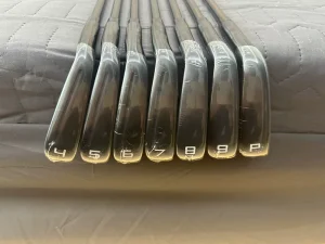China 790 Golf Iron Heads Rubber Grip Forged Stainless Steel Mallet Right Handed Unisex Headcover Golf Club Set