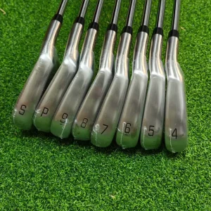 Custom Two-Piece Forged Iron Golf Clubs Right-Handed Portable Waterproof with Rubber Grip Blade Set Headcover