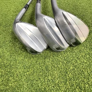 Factory OEM Golf Short Game Wedge Clubs 46-64 Degree Forged Head Anti-slip Rubber Grip Custom Shaft Finish for Golf Training