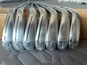 Golf Iron Heads with Rubber Grips Forged Iron Blades Right Handed Golf Club Iron Set Men Women Headcover