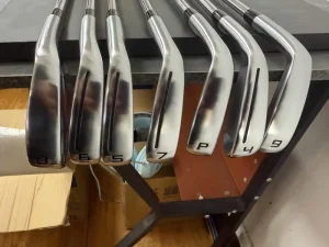 Men Right Hand Complete Golf Club Set High Forgiveness Full Set Driver FW Hybrid Irons Wedge Putter Steel/Carbon Shaft Beginner