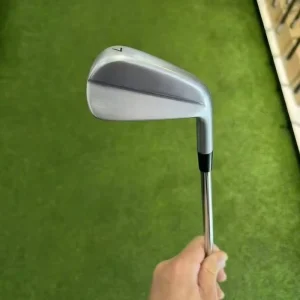 Men’s Golf Iron Set 8Pcs Forged Head Shock Absorbing Steel Shaft Easy Launch Design Precise Control Golf Irons for Outdoor Golf