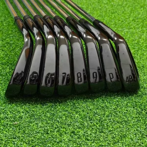 Right Handed Black Golf Irons Forged Rubber Grip Portable 4 9P Iron Graphite Shaft R S Flex 4 5 Irons Headcover Luxury