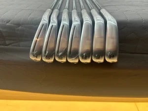 Right Handed Golf Iron Set 1 Complete Club 4/5/6/7/8/9/PW Stainless Steel Regular Shaft Stiff 1 Loose Loose for Indoor