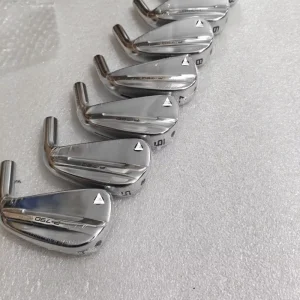 Unisex 7 Piece Golf Club Set with Steel Shafts and PVD Coating Silver Finish Tour Grade Performance